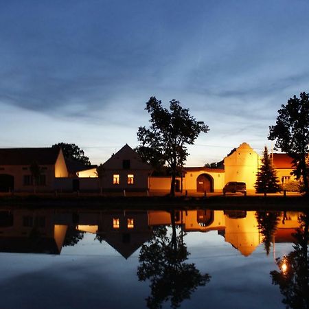 Ubytovani U Dvoraku Весели-над-Лужници Экстерьер фото